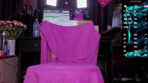 Laura online show from October 7, 2025, 2:42 am