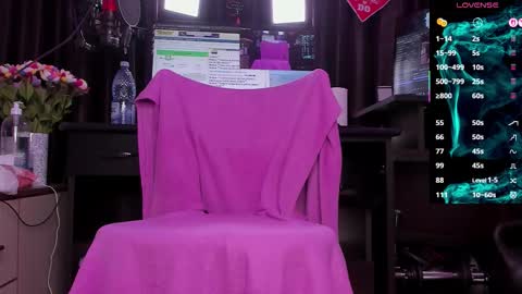 Laura online show from November 24, 2025, 3:39 am