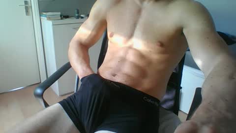 Snapshot of ramonjoosse2001 chatting on May 18, 2026, 12:11 pm ramonjoosse2001 online show from May 18, 2026, 12:11 pm