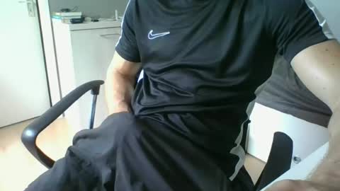 ramonjoosse2001 online show from June 17, 2026, 11:23 am