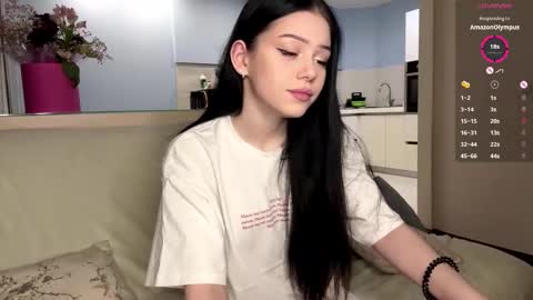 Luna online show from October 1, 2025, 1:39 pm