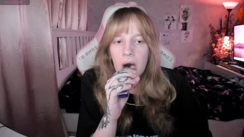 Snapshot of rapunzel_cute chatting on April 25, 2026, 6:27 pm Rapunzel online show from April 25, 2026, 6:27 pm