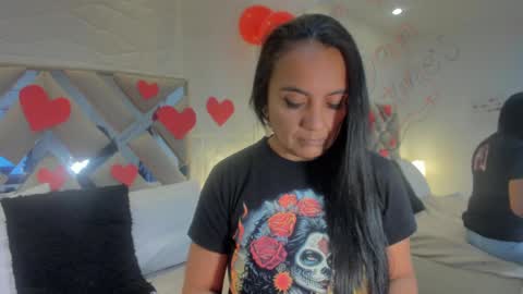 Raquel Moore  online show from February 15, 2025, 5:07 pm