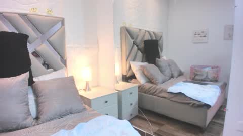 Raquel Moore  online show from September 17, 2025, 11:45 am