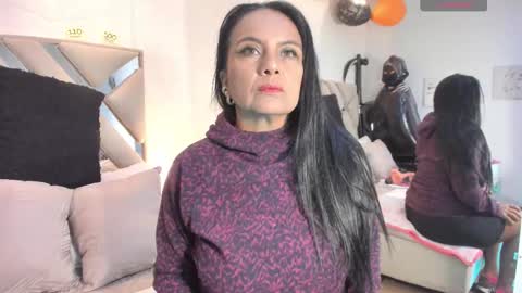 Raquel Moore  online show from October 22, 2025, 11:54 am