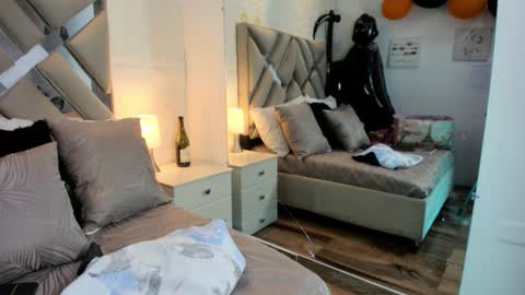 Raquel Moore  online show from November 3, 2025, 5:03 pm