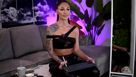 Snapshot of raquellevon chatting on March 9, 2026, 10:41 am Raquelle online show from March 9, 2026, 10:41 am