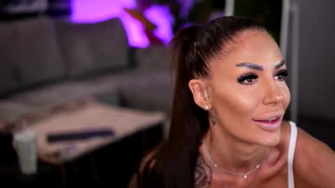 Snapshot of raquellevon chatting on March 18, 2026, 9:23 am Raquelle online show from March 18, 2026, 9:23 am