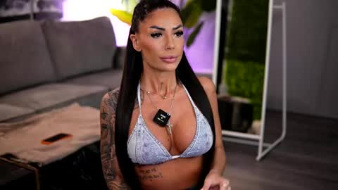 Snapshot of raquellevon chatting on April 9, 2026, 8:53 am Raquelle online show from April 9, 2026, 8:53 am