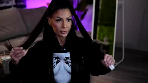 Snapshot of raquellevon chatting on April 10, 2026, 8:41 am Raquelle online show from April 10, 2026, 8:41 am