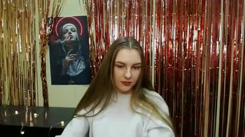 raspberry0101 online show from December 10, 2024, 3:33 pm