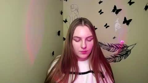 raspberry0101 online show from December 14, 2024, 5:25 pm