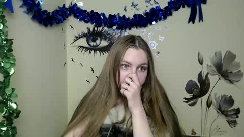 raspberry0101 online show from December 24, 2024, 6:28 pm