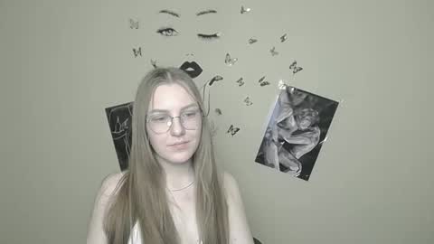 raspberry0101 online show from January 31, 2025, 4:06 pm