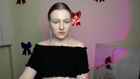 raspberry0101 online show from February 9, 2025, 7:41 pm