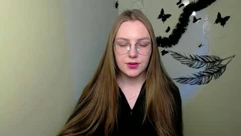 raspberry0101 online show from February 23, 2025, 2:14 pm