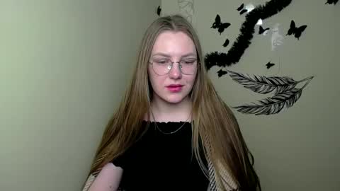 raspberry0101 online show from February 24, 2025, 1:13 am