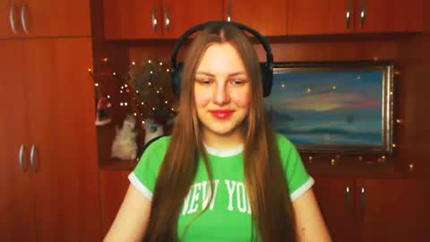 raspberry0101 online show from March 4, 2025, 1:28 pm