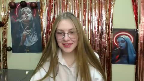 raspberry0101 online show from March 7, 2025, 1:29 pm