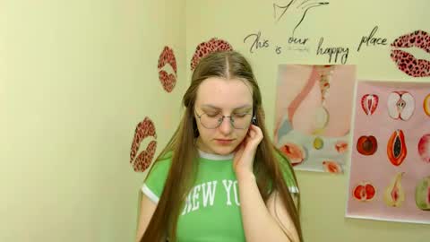 raspberry0101 online show from March 11, 2025, 4:40 pm