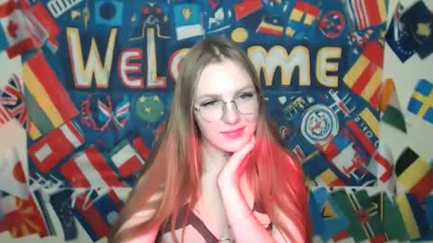 raspberry0101 online show from September 18, 2025, 4:53 pm