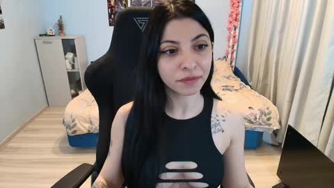 raven_haired_goddess online show from April 6, 2026, 7:53 am