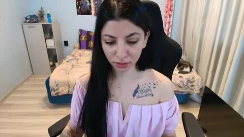 raven_haired_goddess online show from April 16, 2026, 6:03 am