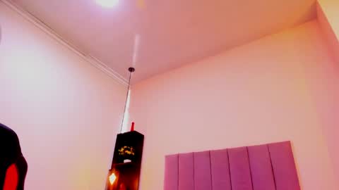 raven_loove online show from April 9, 2026, 8:03 pm