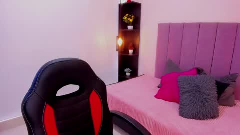 raven_loove online show from April 13, 2026, 7:30 pm