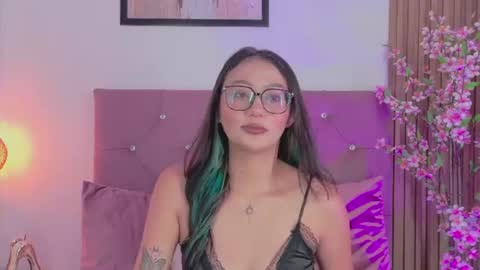 ravena_queen online show from July 13, 2026, 6:33 pm