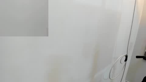 Ravenfox  online show from February 11, 2026, 3:22 am