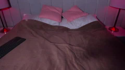 Ravenfox  online show from April 8, 2026, 3:50 am