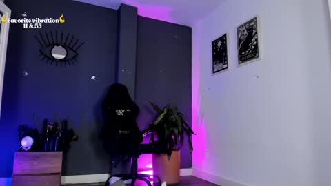 Raven Witch online show from April 16, 2026, 9:39 pm