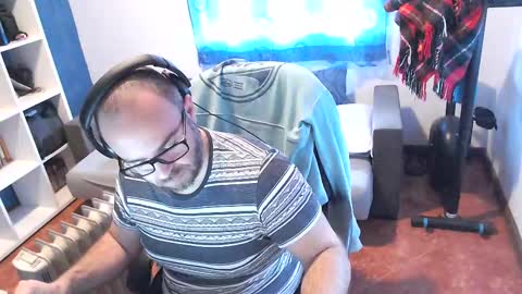 ravingr3d3 online show from March 12, 2025, 12:15 pm