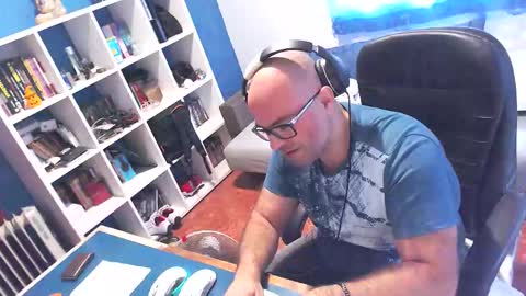 ravingr3d3 online show from October 8, 2025, 10:24 am