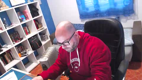 Snapshot of ravingr3d3 chatting on March 6, 2026, 8:55 am ravingr3d3 online show from March 6, 2026, 8:55 am