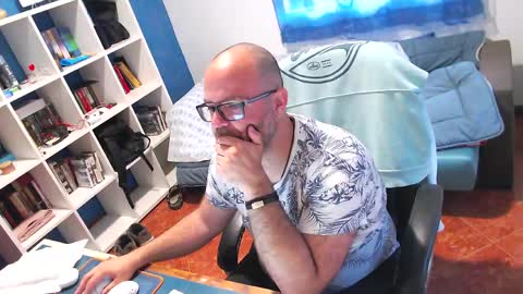 Snapshot of ravingr3d3 chatting on April 15, 2026, 8:10 am ravingr3d3 online show from April 15, 2026, 8:10 am