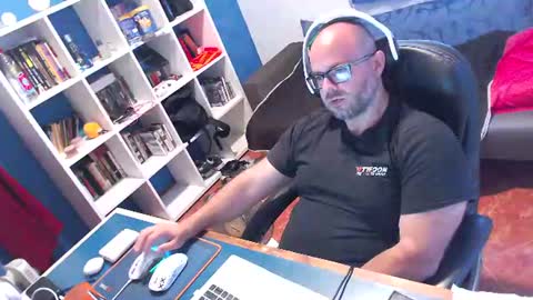Snapshot of ravingr3d3 chatting on June 23, 2026, 9:18 am ravingr3d3 online show from June 23, 2026, 9:18 am