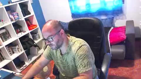 Snapshot of ravingr3d3 chatting on June 30, 2026, 8:15 am ravingr3d3 online show from June 30, 2026, 8:15 am