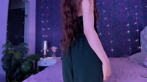 Lillian online show from September 15, 2025, 7:03 pm