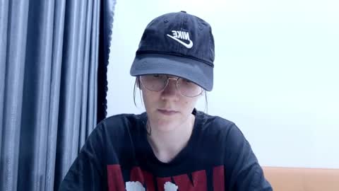 Ray-Ray online show from April 1, 2026, 1:52 pm