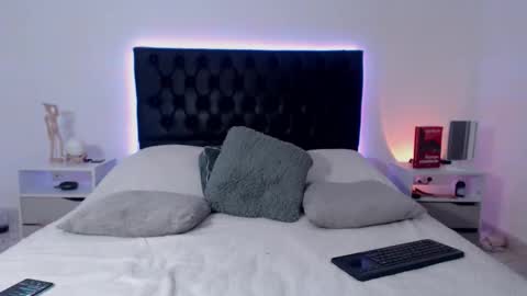 Ray online show from November 18, 2025, 12:05 am