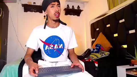 Snapshot of raydevil_ chatting on December 23, 2024, 7:28 am Rayn online show from December 23, 2024, 7:28 am