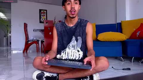 Snapshot of raydevil_ chatting on January 4, 2025, 6:40 pm Rayn online show from January 4, 2025, 6:40 pm