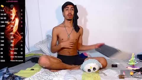 Snapshot of raydevil_ chatting on January 6, 2025, 3:20 am Rayn online show from January 6, 2025, 3:20 am