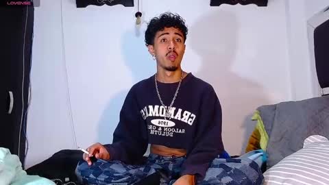 Snapshot of raydevil_ chatting on January 9, 2025, 9:26 pm Rayn online show from January 9, 2025, 9:26 pm