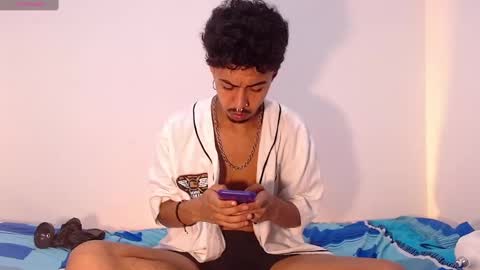 Snapshot of raydevil_ chatting on January 16, 2025, 2:51 am Rayn online show from January 16, 2025, 2:51 am