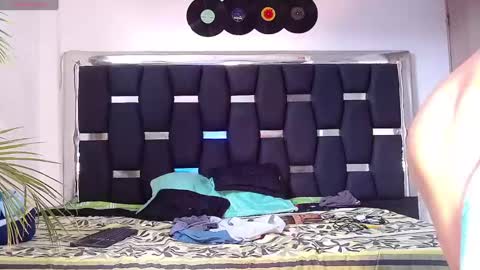 Snapshot of raydevil_ chatting on January 27, 2025, 4:54 pm Rayn online show from January 27, 2025, 4:54 pm