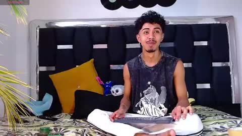 Snapshot of raydevil_ chatting on January 31, 2025, 3:44 pm Rayn online show from January 31, 2025, 3:44 pm