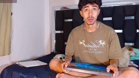 Snapshot of raydevil_ chatting on February 19, 2025, 11:49 am Rayn online show from February 19, 2025, 11:49 am